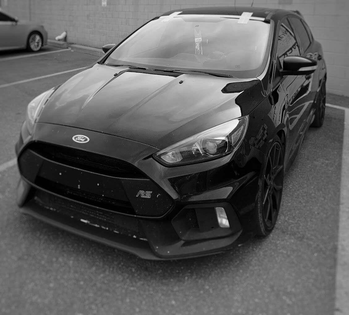 Ford Focus RS after windshield replacement by QuickGlass